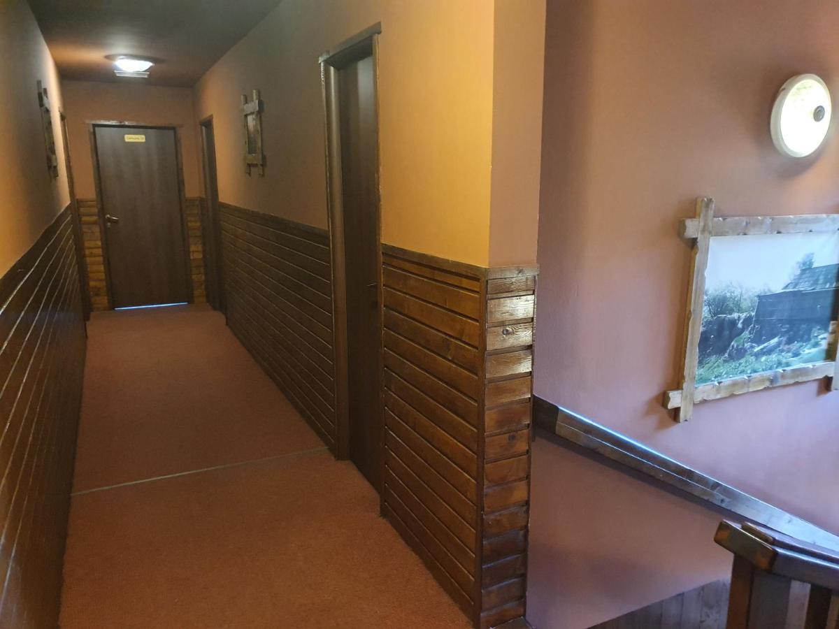 Cameră single cu baie